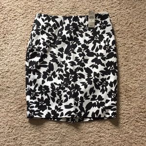 Brand new loft skirt 2P